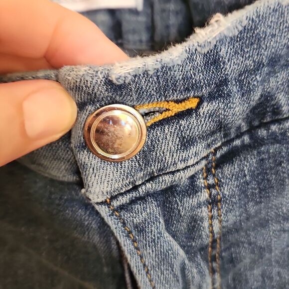 Good American "Good Cuts" Women's Boyfriend Jeans w/ Distressed Details Size 22 - Picture 4 of 11